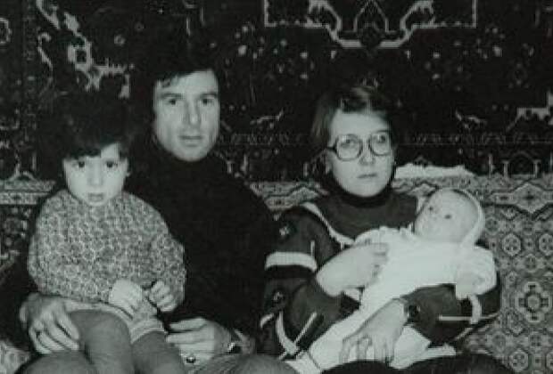 Валерий и Ирина Харламовы с детьми.