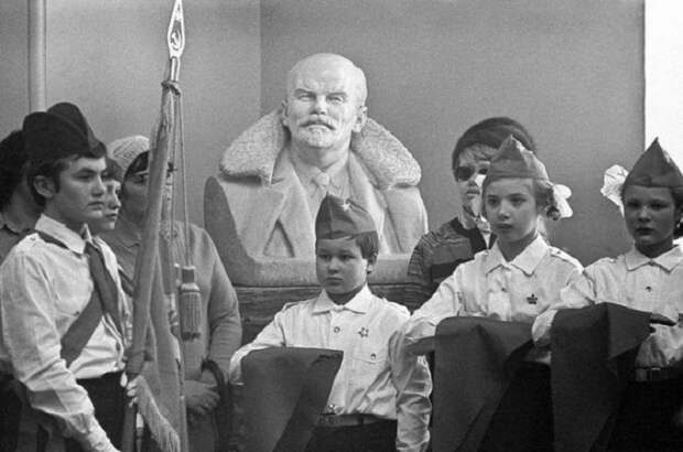 Представители детской коммунистической организации.