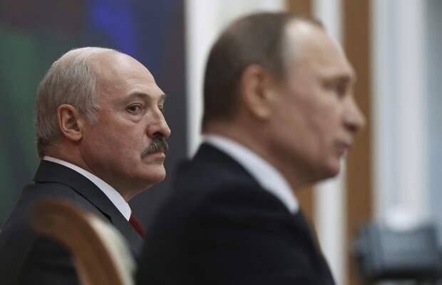 Лукашенко мучительно выдавливает из себя многовекторность...
