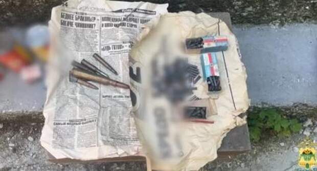 Ружья, патроны и ножи: пенсионер из Геленджика хранил дома целый арсенал оружия
