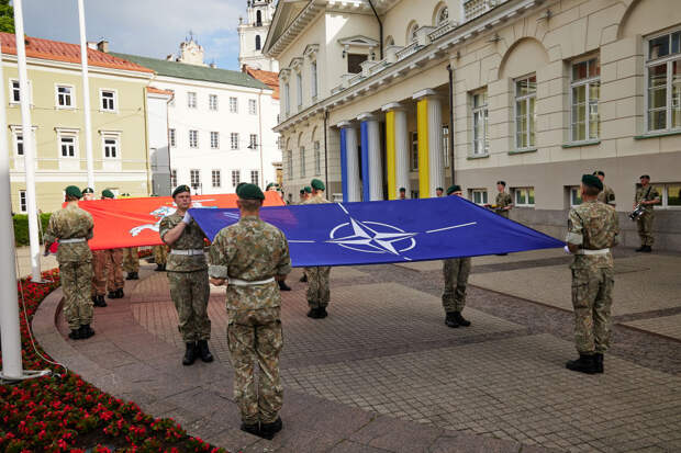 https://static.life.ru/publications/2022/7/5/864207142093.3611.jpg