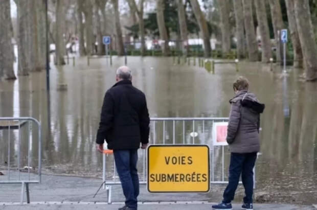 Францию заливает дождями 35 дней подряд