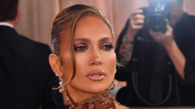 В сети испугались внешности сына Дженнифер Лопес на фото папарацци