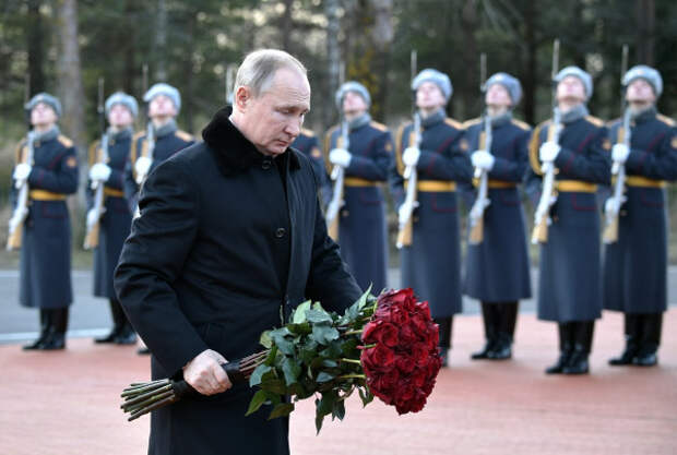 Коммунист Зюганов заявил, что президента Владимира Путина подставили на День Победы