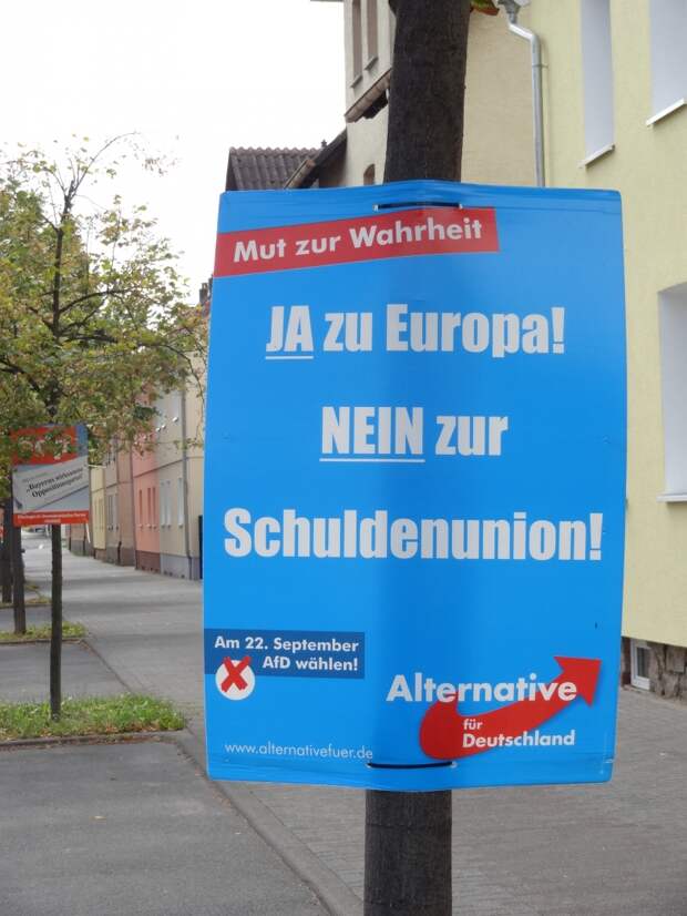 Плакат партии «Альтернатива для Германии» (AfD) на федеральных выборах 2013 года: «ДА — Европе, НЕТ — долговому союзу»