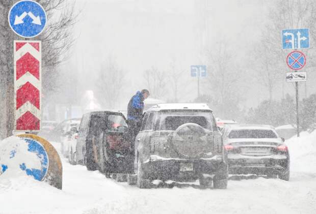 Эксперт дал автомобилистам советы на случай мощного снегопада