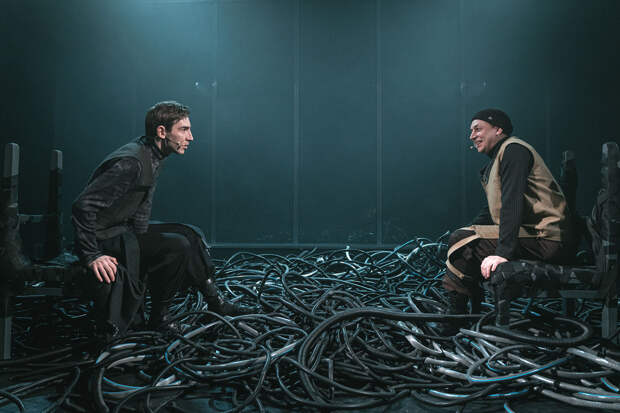 Сцена из спектакля «Перевал»