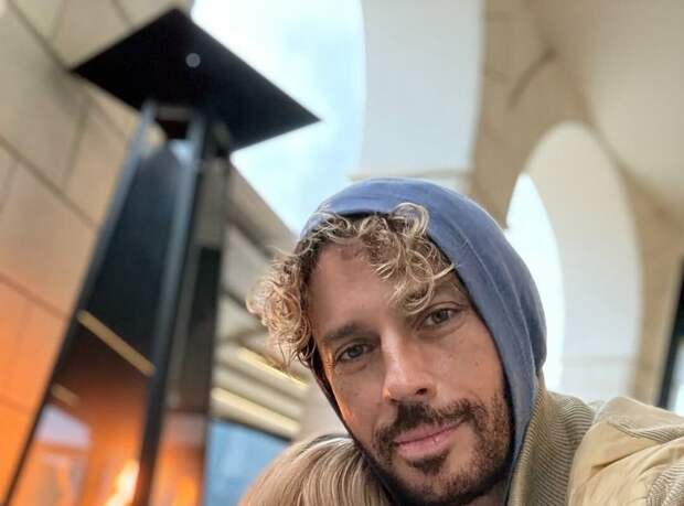 Комик Максим Галкин опубликовал нежные снимки с Пугачевой из Лимасола