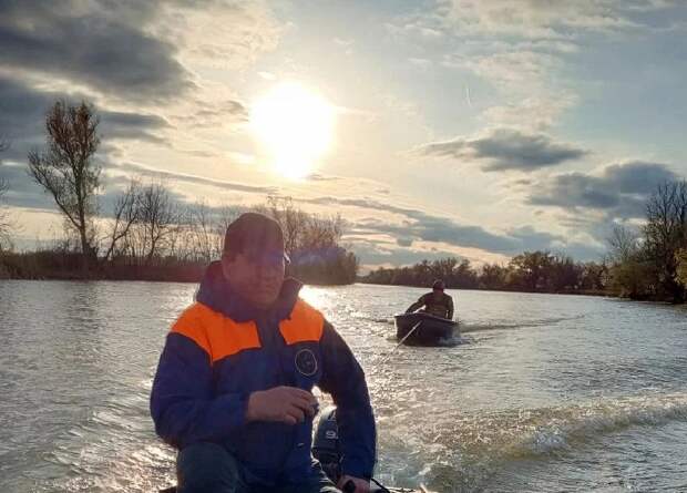 Туристы с Урала застряли на острове в астраханской дельте