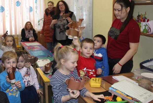 Мастер-класс поделок из бумажных втулок. Фото ДТ Ховрино