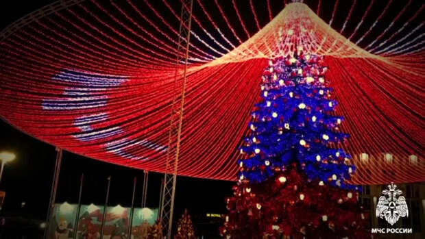 Елку в Туле подсветили в честь юбилея МЧС РФ