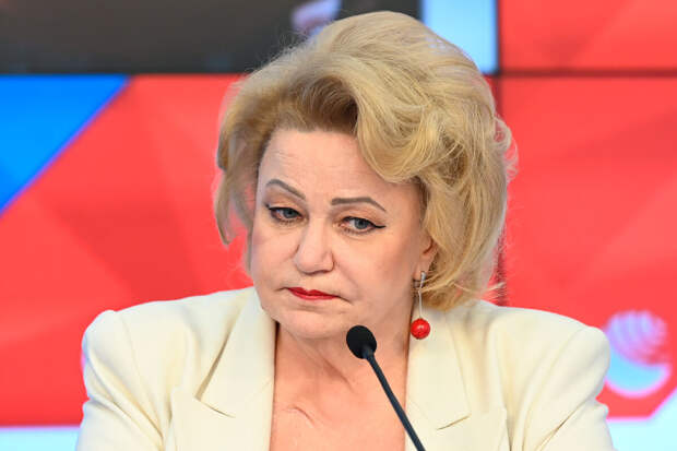 Депутат Останина заявила, что законодатели разберутся с российскими соло-мамами