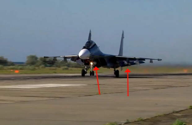 Уничтожение БЭК российскими Су-30СМ2 в акватории Черного моря. Кадры Минобороны РФ.