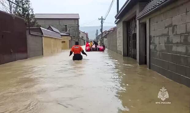 В дагестанском селе Адильотар школа ушла под воду после сильных дождей