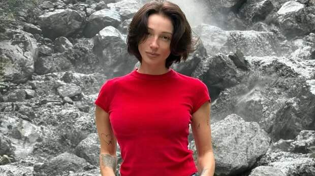 Настя Ивлеева показала фото в провокационном образе и раскрыла, куда пропадала из соцсетей