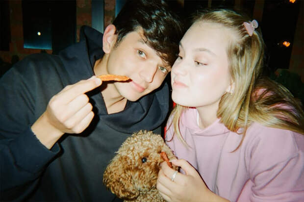 Akmal' женился в мечети