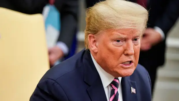 В США проголосовали за передачу статей импичмента Трампа в сенат