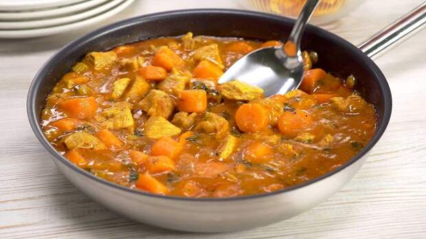 Свинина, тушеная с морковью, в овощном соусе: сочное блюдо на ужин