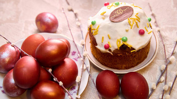 Священник рассказал, что делать со скорлупой от пасхальных яиц