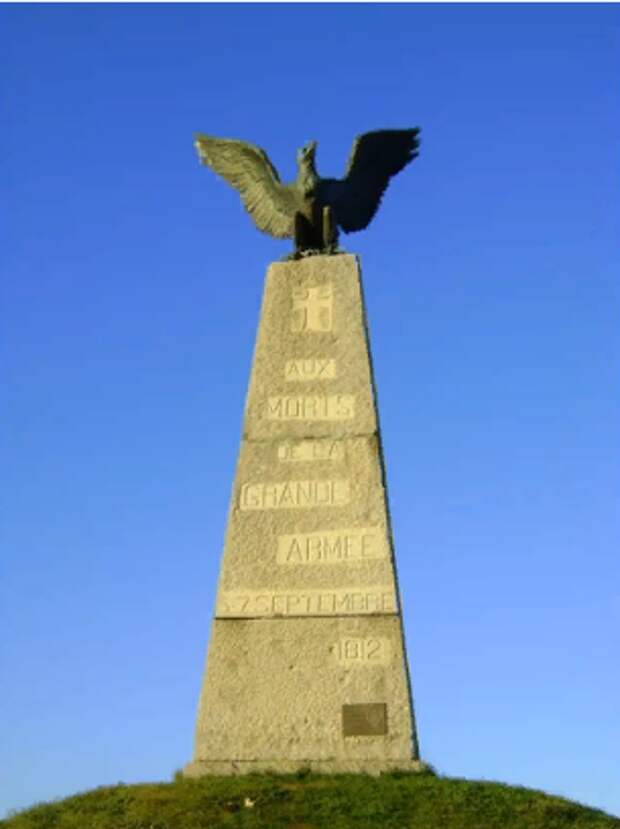 только надпись на французском языке, отличает его от некоторых памятников русским воинам 1812 года, установленным в России
