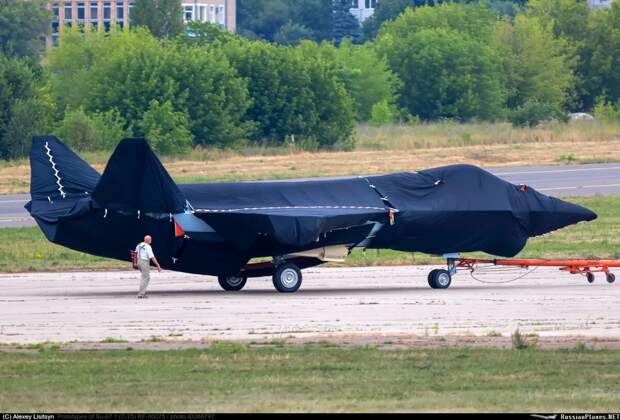 Подготовка к премьерному показу Су-75, МАКС-2021. Источник фото: https://russianplanes.net/id288797