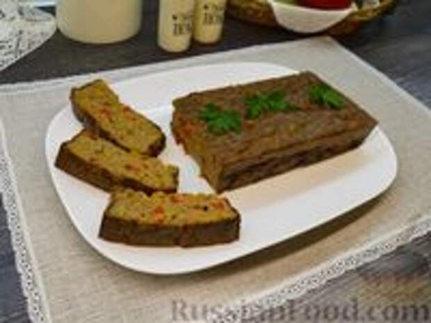 Фото к рецепту: Террин из куриной печени с овощами