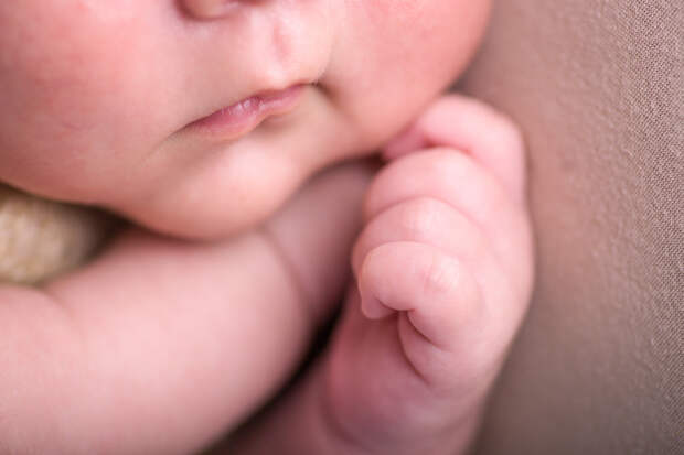 Не знающая о беременности женщина приняла схватки за аппендицит и родила ребенка в штаны