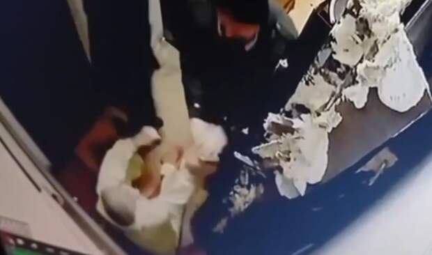 Пенсионерке подбросили коробки с ядом после конфликта из-за квартиры в Москве