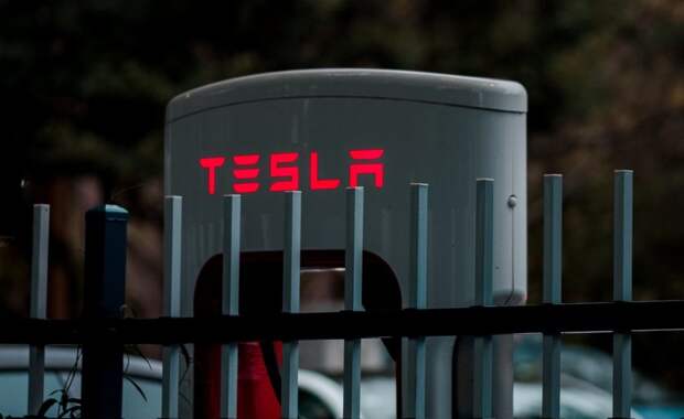 Немцы заставляют Tesla поднять зарплату