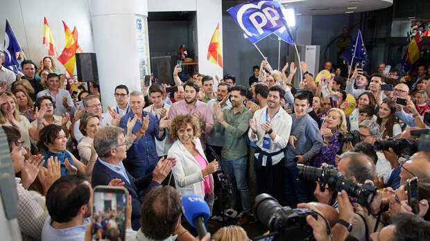 Оппозиционная "Народная партия" Испании победила на выборах в Европарламент