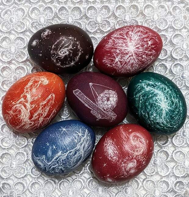 9. "Астро-яйца", вдохновлённые космическими снимками с телескопа Джеймса Уэбба