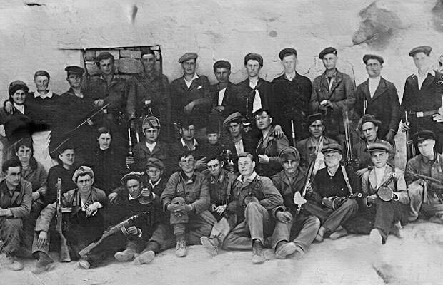 5-й комсомольско-молодежный отряд, входивший в состав 3-й бригады Восточного соединения партизан Крыма, город Старый Крым, 1944 г.
