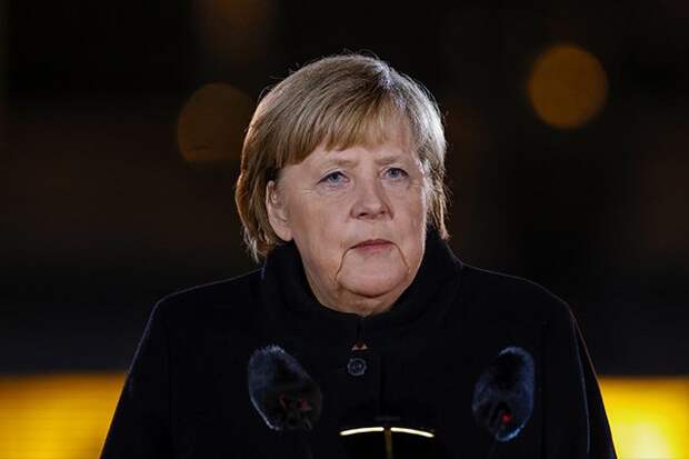 Христианский гимн, панк и факельное шествие. Как Германия проводила Ангелу Меркель с поста канцлера