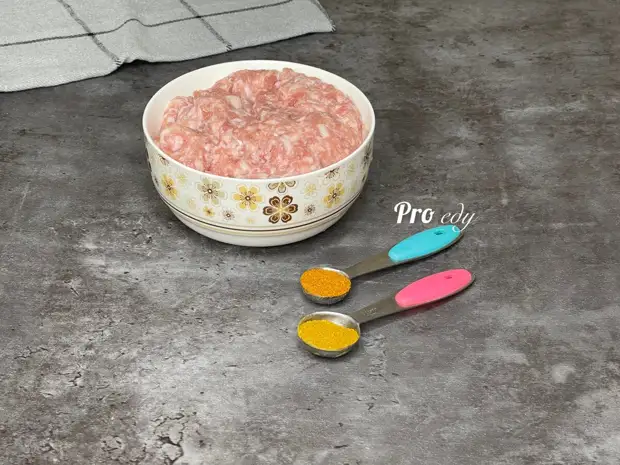 Люблю простые, понятные рецепты, из доступных продуктов. Часто их готовлю на обед либо ужин. Один из таких рецептов давно полюбился моей семье. Сегодня приготовлю блюдо немецкой кухни —шнельклопс.-3