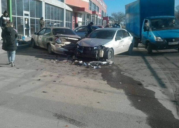 В Анапе водитель сбил детей, выходивших из машины: один ребенок в реанимации