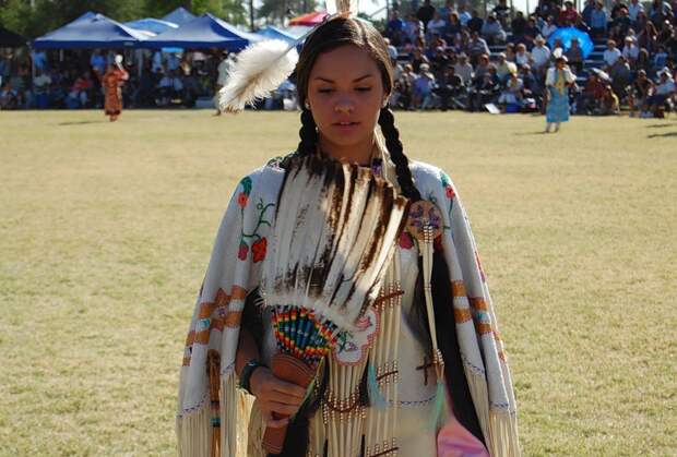 Североамериканская индианка (индеанка) предположительно из народа шайенов. Фото