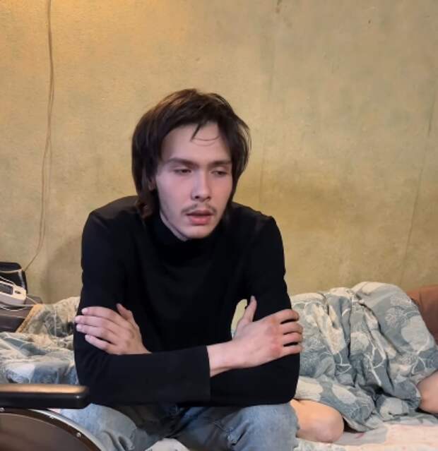 «С 8 лет ухаживает за мамой, у нее рак, диабет»: трагичная история Валеры