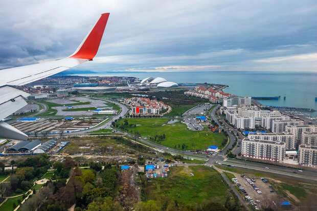 Аэропорт Сочи ввел ограничения на прием и выпуск воздушных судов