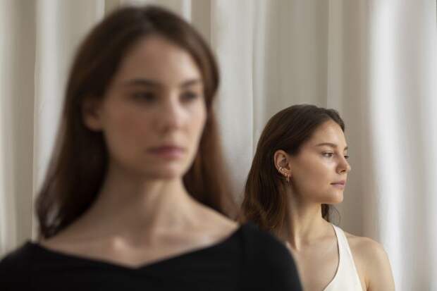 Мир без полутонов: как работает и чем опасно расщепление психики