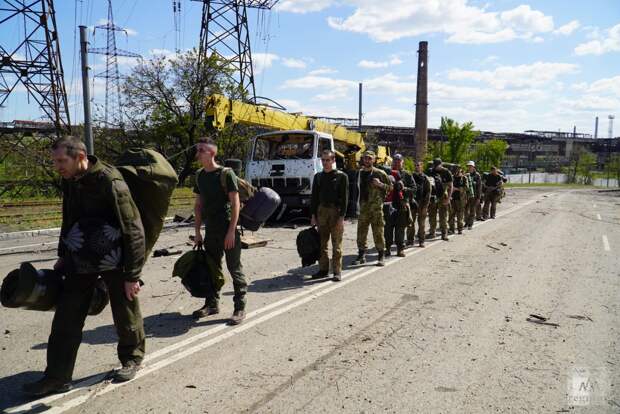 Сдача в плен с «Азовстали» полка «Азов» (запрещённая в России организация)