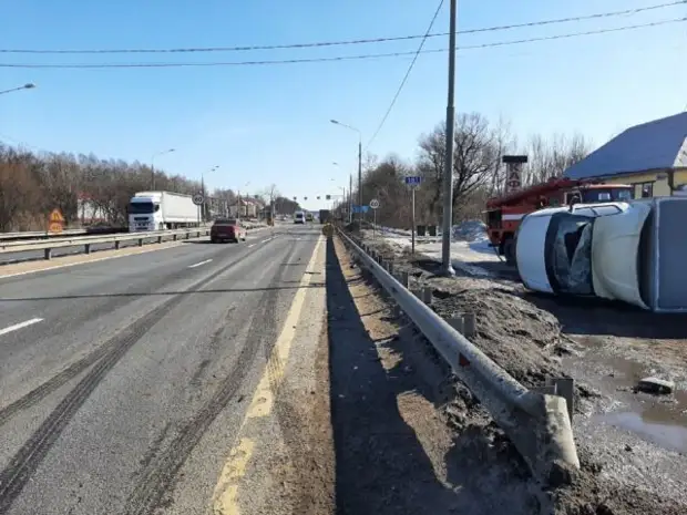 Под Тверью дорогу не поделили две Газели