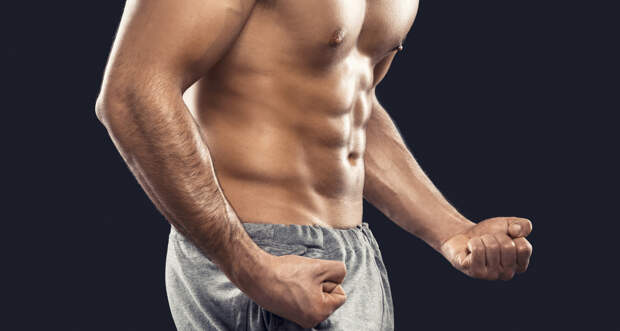 Бренд представил мужскую футболку с имитацией кубиков пресса и вызвал ажиотаж в сети