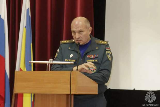 Александр Куренков представил личному составу начальника Донского МЧС
