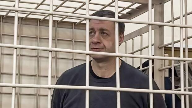 Гособвинение запросило 19 лет колонии для экс-замглавы Курской области Дедова