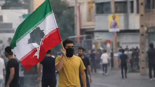 Эксперт: власть аятолл в Иране оказалась под угрозой