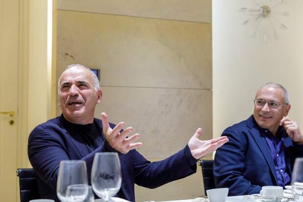 За стол не пустят: ПАСЕ намерена держать Каспарова и Ходорковского в строгости и на самообеспечении