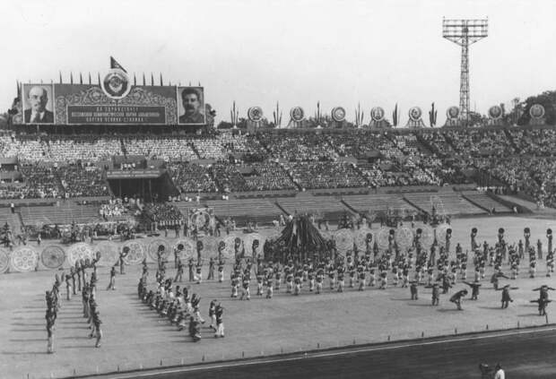 800-летие Москвы. Физкультурный парад на стадионе "Динамо". Сентябрь 1947 года. история, факты, фото