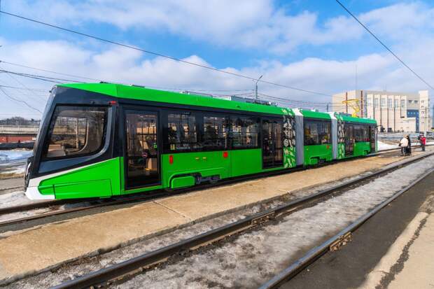 Мэр Екатеринбурга представил горожанам новые трамваи