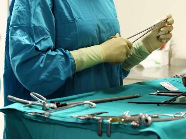 Иркутянка осталась без зубов после установки керамических виниров и требует с клиники 5 млн рублей