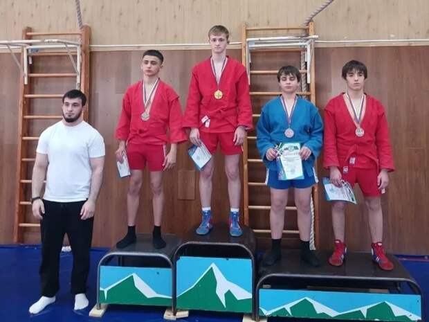 Самбо в честь воссоединения: Майкоп провел юношеское первенство